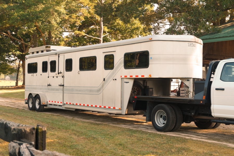 2008 MODEL TRAIL-ET SILVER SHADOW HORSE TRAILER